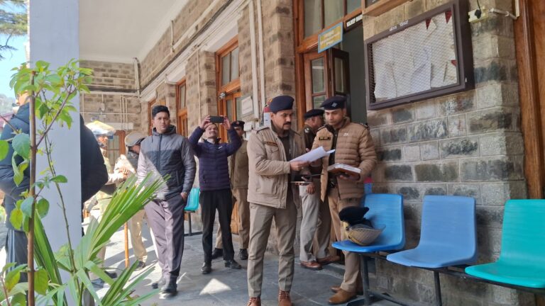 बम से उड़ाने की धमकी से दहला नैनीताल कोर्ट परिसर, 12 IED लगाने का दावा — पुलिस अलर्ट।।