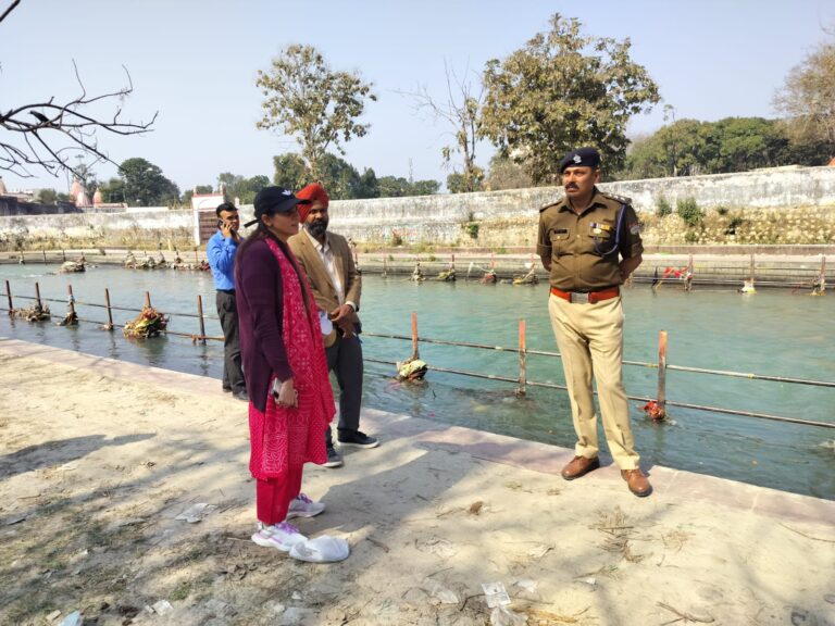 कुंभ मेले की तैयारियां तेज, मेलाधिकारी ने दक्षद्वीप व बैरागी कैंप का किया निरीक्षण।