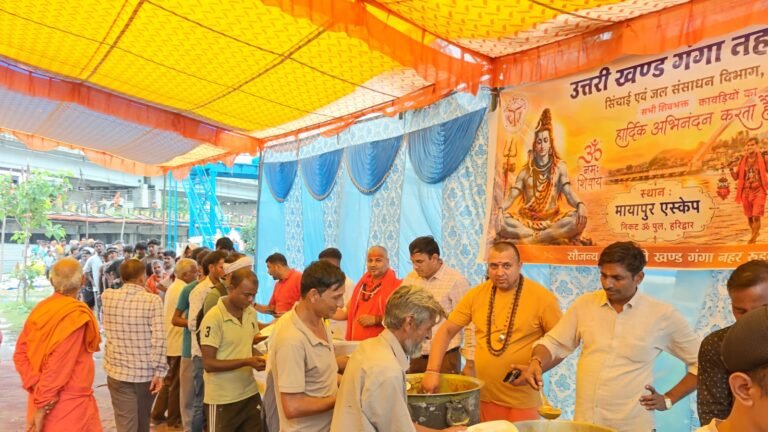कांवड़ सेवा शिविर में तीसरे दिन भी श्रद्धालुओं की सेवा का सिलसिला जारी।।